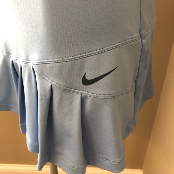*SOLD* Nike Dri Fit Skort w/ front pleats - Picture 3 of 8